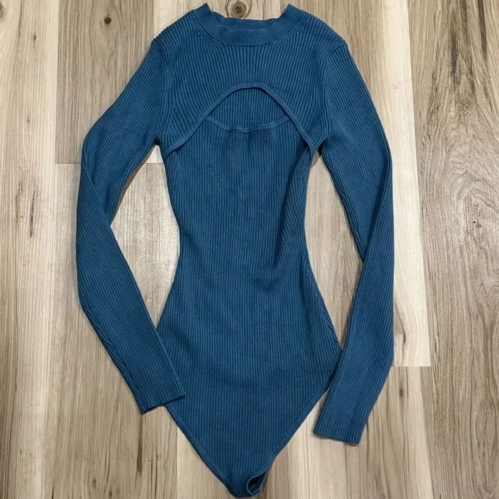 Abercrombie and Fitch Blue Ribbed Keyhole Bodysuit Women’s Small